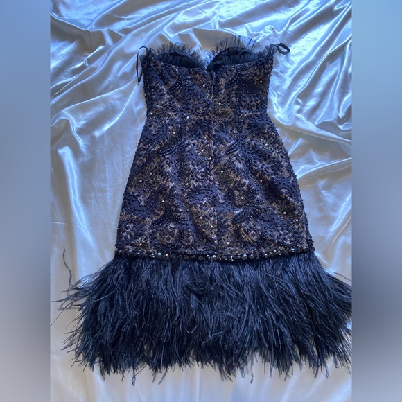 Sherri Hill Black Lace Beaded Feather Trim Mini Size 2 Party Prom Sweetheart - Picture 9 of 9